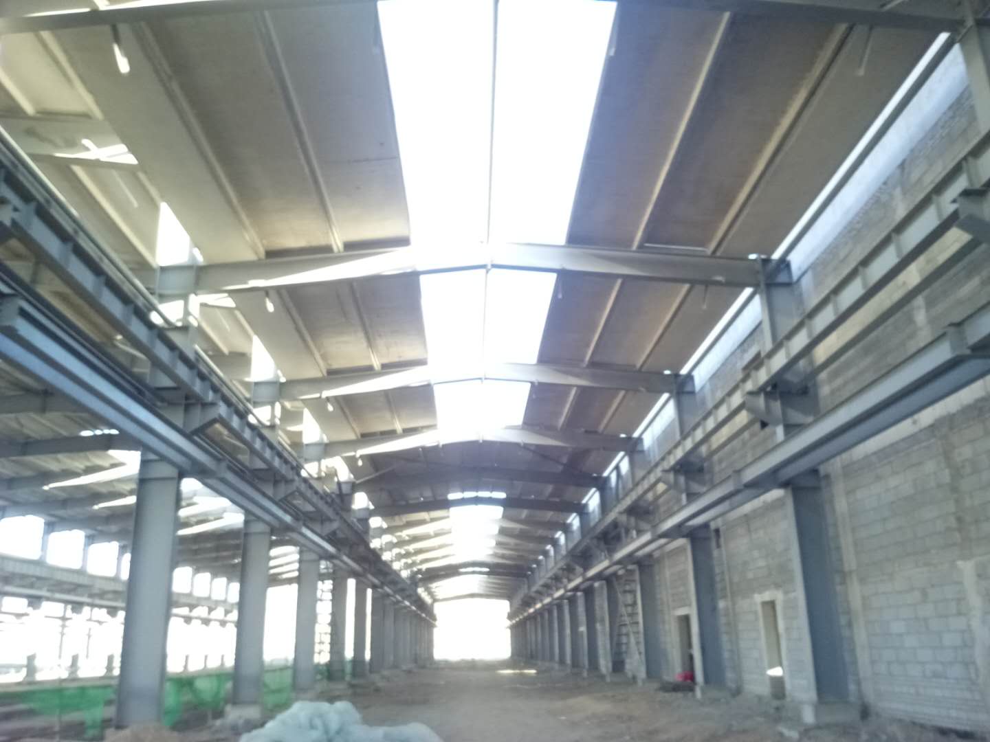 鋼骨架輕型屋面板特點